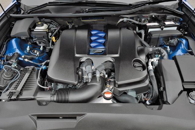 画像: 5LのV8エンジンは組み立て後に一基ずつ回転バランを調整し、自然吸気ならではのリニア感やレスポンスの良さを味わえる。