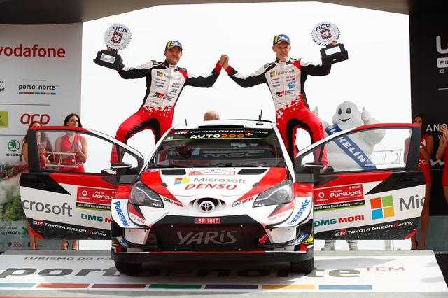 画像: ラリー・ポルトガルを制したオィット・タナック(右)/マルティン・ヤルヴェオヤ (トヨタ ヤリス WRC) 。