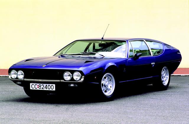 画像: 1968年に登場したエスパーダ。2+2のイスレロに対して、完全4シーターのグランツーリスモとして人気を集めた。マルチェロ・ガンディーニによるデザインは斬新だった。