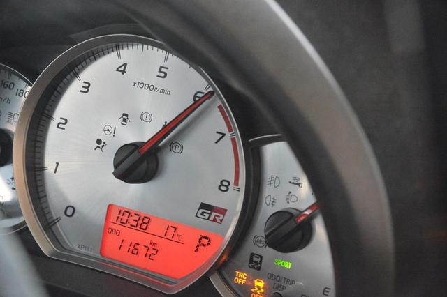 画像: 走行中は最高出力を発生する6100rpmを常に維持する、トヨタのスポーツCVT。