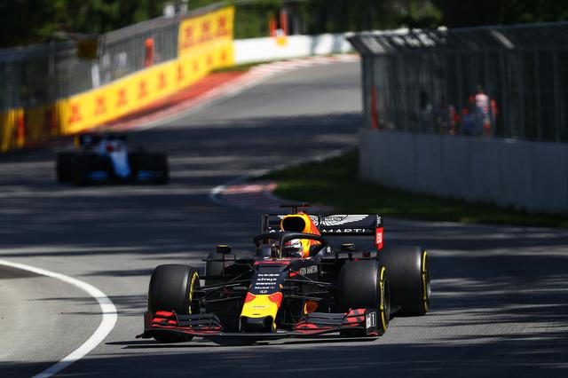 画像: 9番グリッドからハードタイヤでスタートし、上位を脅かしたマックス・フェルスタッペン(レッドブル・ホンダ)。5位でフィニッシュ。