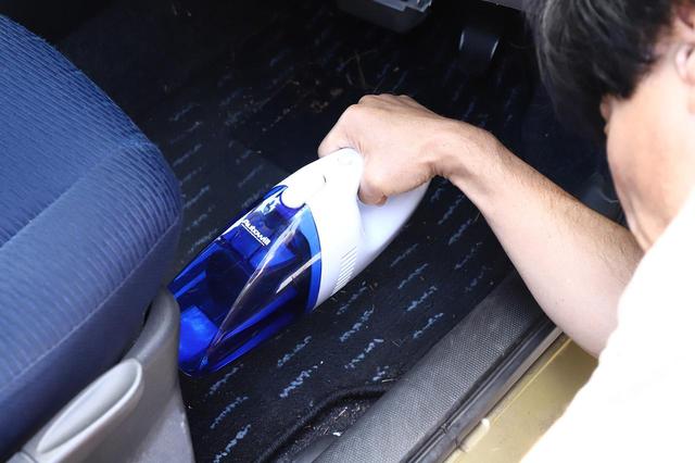 画像: 内装クリーニングには、ゴミだけでなくダニも吸い取る掃除機は必須!