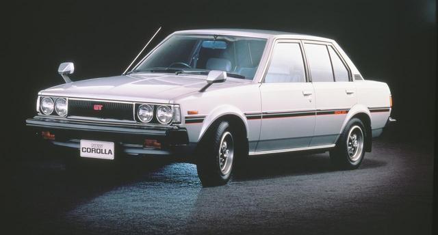 画像: TE70系のカローラのホットバージョン、TE71カローラGT。見かけは平凡なセダンだが、その心臓には2T-GEUというDOHCユニットを搭載していた。