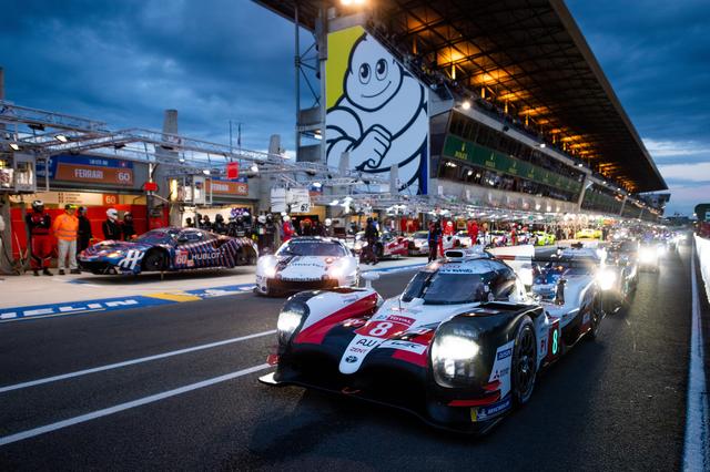 画像: 8号車トヨタTS050ハイブリッドは中嶋一貴のドライブで2番手につける。