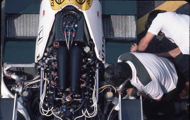 画像: 1983年のHonda RA163Eに続き、1984年はその進化型のHonda RA164Eを投入。当初はターボラグが大きく、扱いにくいものだったが、グランプリ参戦をとおして熟成が進められていった。