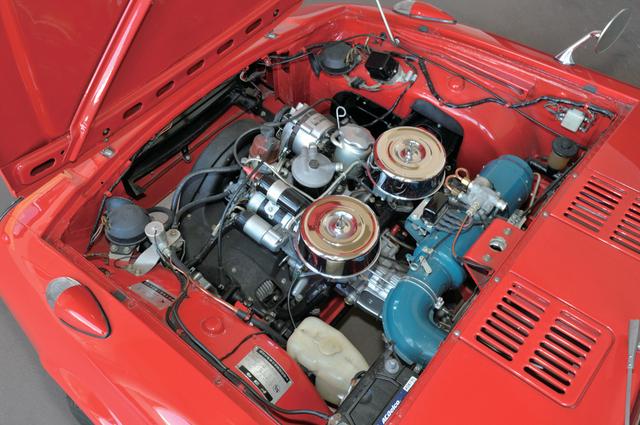 画像: ボア83×ストローク73mmのショートストローク・強制空冷OHVフラットツイン790cc。もとが経済車のパブリカ用なので60km/h定地燃費は31km/L!も走った。