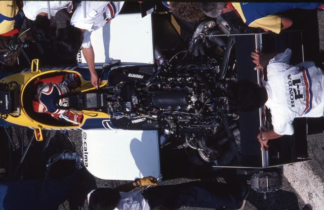 画像: 1986年仕様のHonda RA166E 1.5L V6ツインターボエンジン。レースで燃料使用量が220Lから195Lへと制限され、燃費性能も求められるようになっていたが、ホンダエンジンはさらに強さを発揮。予選では1500psに達するとも言われた。