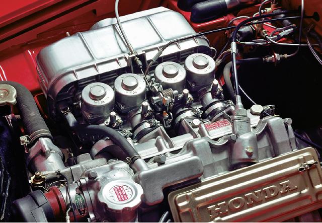 画像: エンジンは791ccにスケールアップし、パワースペックもS600用より13psと1.5kgm向上した。