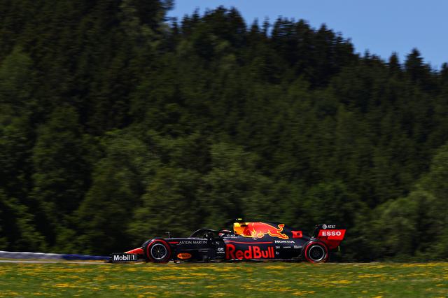 画像: 2番グリッドの好位置につけたレッドブル・ホンダのマックス・フェルスタッペン。