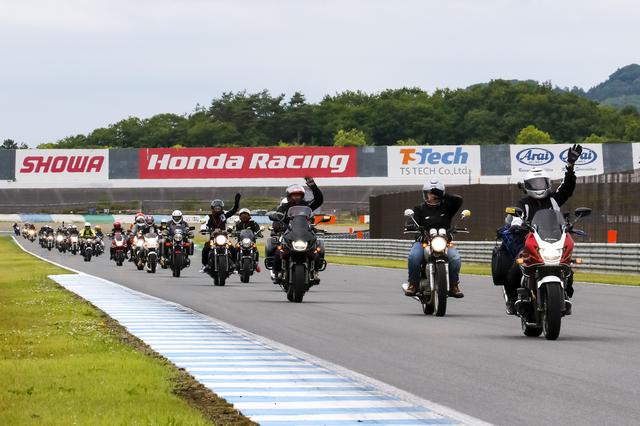 画像: イベント最後のアトラクション、ツインリンクもてぎサーキットの本コースを走れるバレードラン。