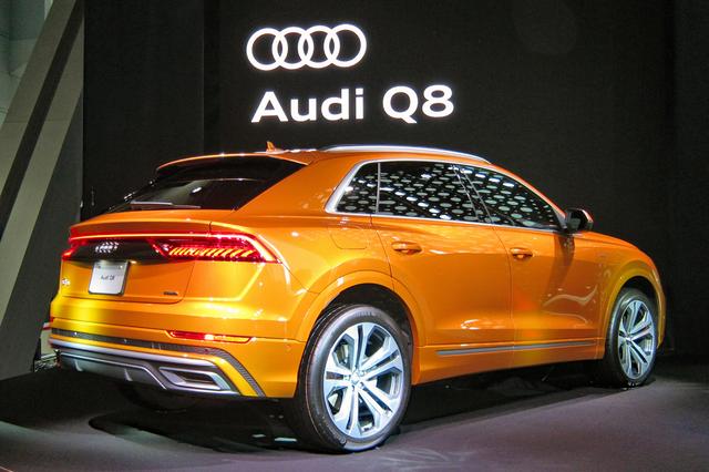 画像: 低められたルーフや短いリアオーバーハング、リアのクワトロブリスターフェンダーなど、Q7をベースとしながら、デザインは大きく変わっている。