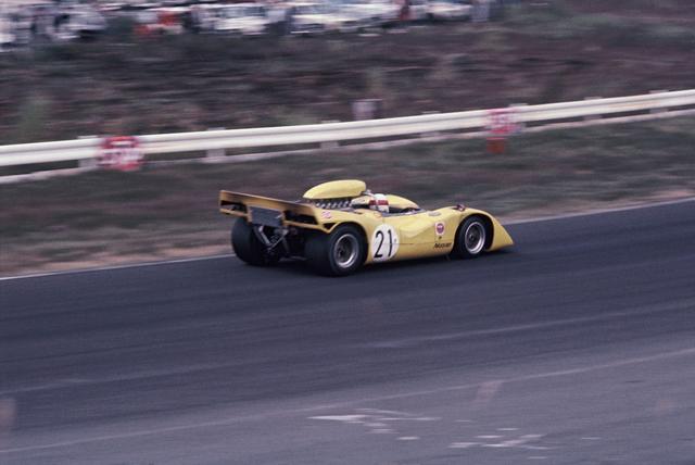 画像: 黒沢元治のドライブで1969年日本GPを制した21号車ニッサンR382。エントリーは黒沢元治/砂子義一で登録されていたが、結局黒沢元治ひとりで走り切った。