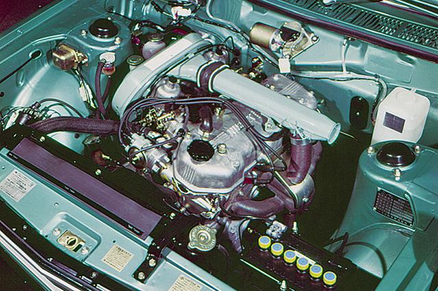 画像: エンジンは旧プリンスの流れをくむG20型。SUツインキャブによって125psを発生する。低回転域ではトルクがあったが高回転域での振動が大きかった。