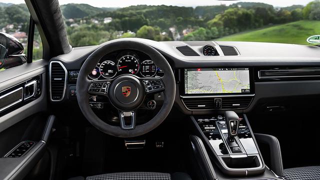 画像: センターコンソールの12.3インチのタッチスクリーンはポルシェ コミュニケーション マネジメントの情報などを表示する。