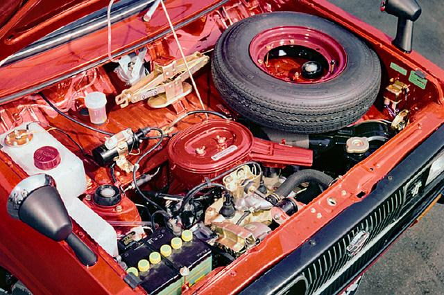 画像: フェローMAX SS最大の魅力は軽自動車最大のパワーを引き出したこの40psエンジンにあった。2サイクル2気筒で圧縮比はなんと11.0。