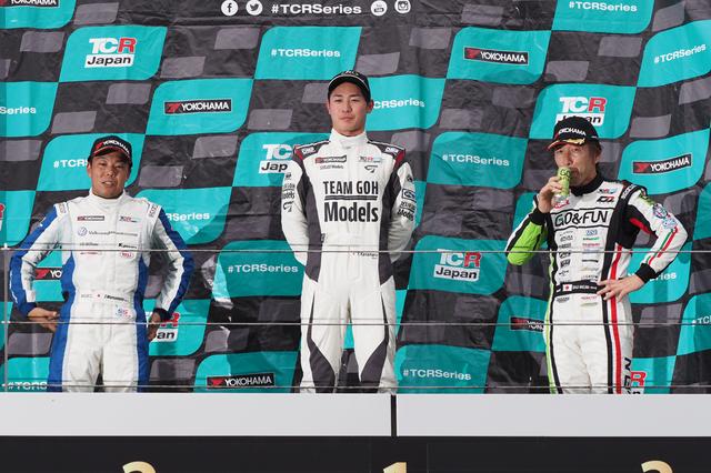 画像4: 最後尾からウェット最速のシビックが迫る
