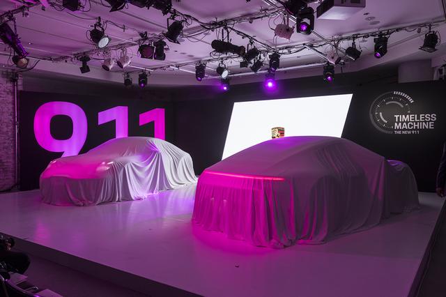 画像: ベールに包まれていた新型911。この日、いよいよアンベールされた。