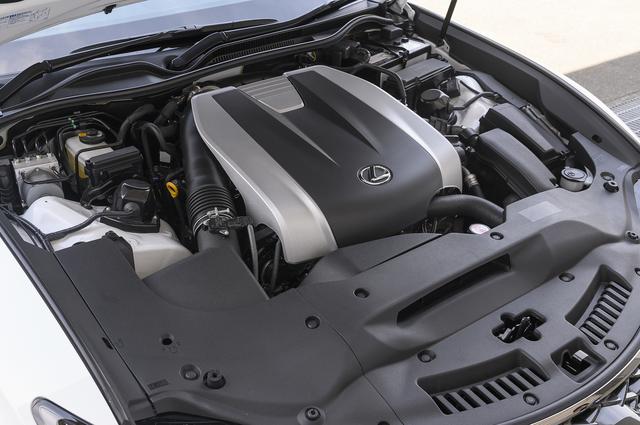 画像: 2.5L直4(RC350)の他に2L直4ターボ(RC300)、 2.5L直4+モーター(RC300h)の3種類が用意される。