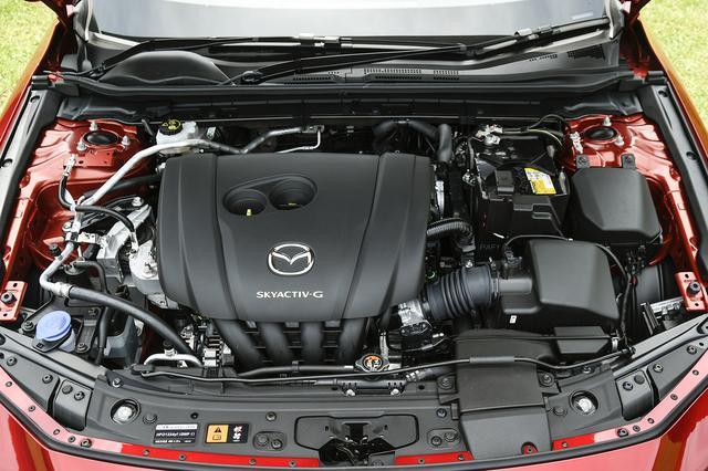 画像: パワートレーンは写真の2Lガソリンの他に1.5Lガソリン、1.8Lディーゼル、スカイアクティブXを用意する。