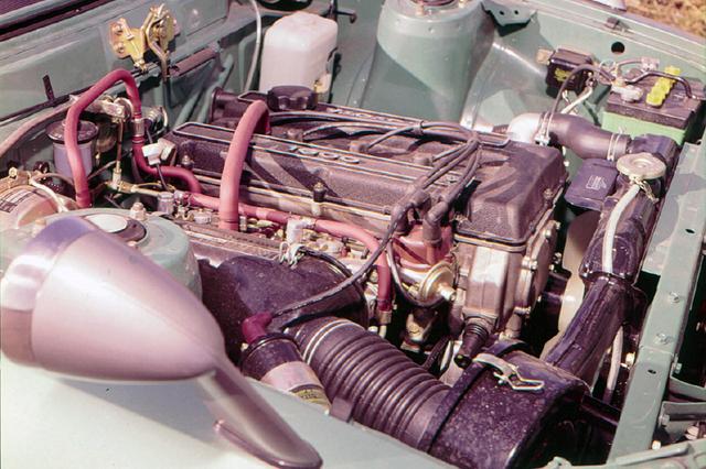 画像: セリカ/カリーナ用に開発された2T型(OHV)エンジンにDOHCヘッドを架装したのが2T-G。最高出力115psの高出力型だ。