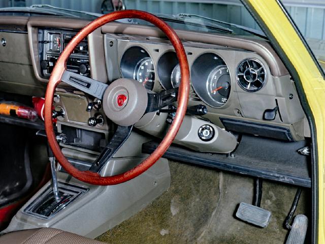画像: Gシリーズから採用されたT型ダッシュボード。ボディカラーと合わせて室内色もカラーコーディネートされていた。