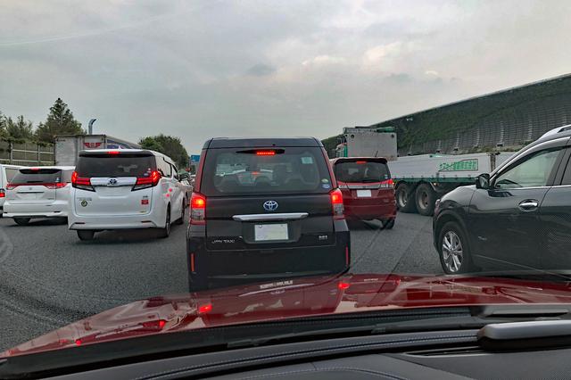 画像: 渋滞にハマってもイライラせずに、くれぐれも安全運転を!