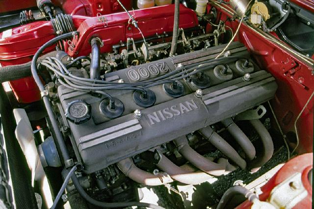 画像: 160psを発生するS20型 直6DOHC24バルブ エンジン。ソレックスのキャブを3連装していたが、排ガス規制をクリアできずに、このケンメリGT-Rを最後に姿を消した。