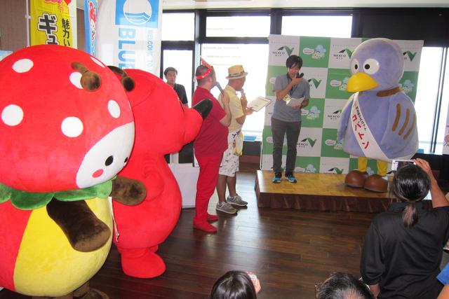 画像: 各県や団体によるPRステージでは、賞品が当たる抽選会も実施された。