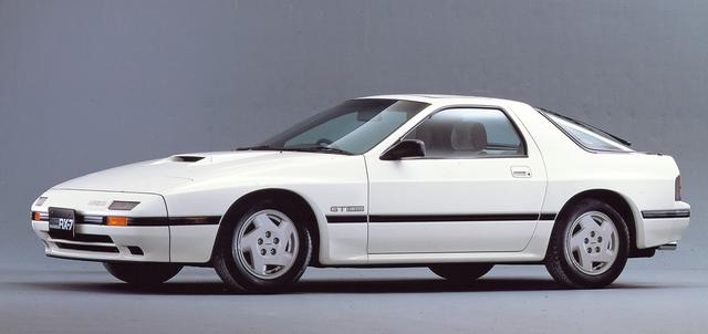 画像: リアルスポーツカーとして大幅な性能アップを果たした2代目RX-7(FC3S型)。