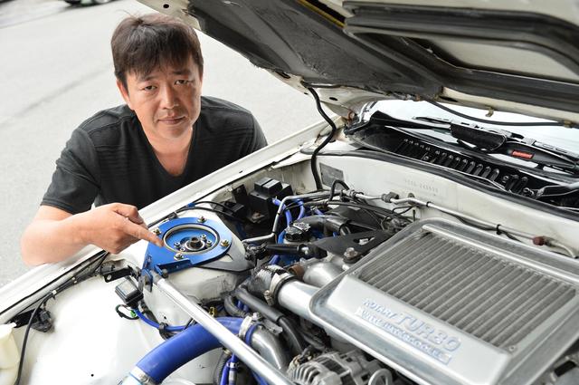 画像: あちこちに手を入れながら、気がつけば29年の付き合いというオーナーの齋藤勉さん(47歳)。