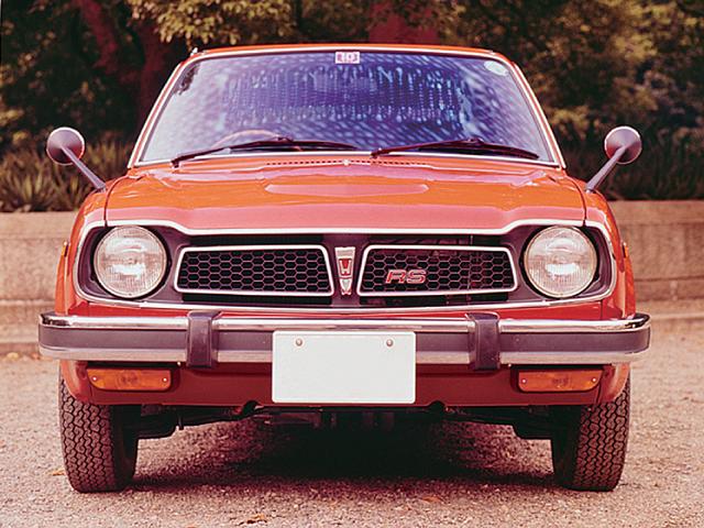 画像: RSは「Road Sailing」の略。76psのスポーティ版でありながら、車名には「あたかも、遠くまで、滑らかに道路を帆走するよう」という性格を持たされたRSを採用した。