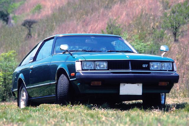 画像: 1979年8月、大幅なフェイスリフトが行われ、ヘッドランプは角型4灯になった。さらに1年後の1980年8月にはLB2000GT/1600GTのみリアサスにセミトレーリングアームが採用された。