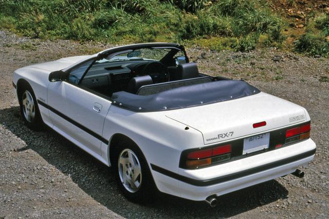 画像: 1987年8月に追加登場した、RX-7カブリオレにも13B-Tを搭載。美しく、速いオープンモデルだった。
