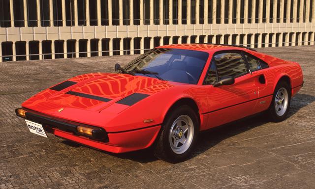 画像: 究極の308と呼べるのが4バルブDOHCを搭載したクワトロバルボーレ。