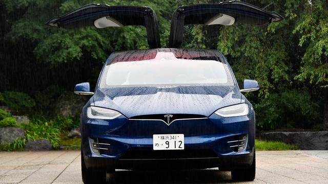 画像: 狭いスペースでの2列目、3列目シートへの乗り降りを容易にしてくれるファルコンウイング。