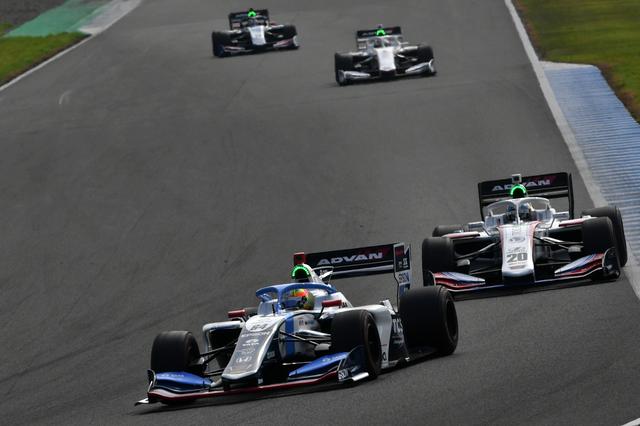 画像2: 2人のレース巧者