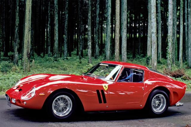 画像: 60年近く前のクルマとは思えないほど美しいスタイルは、スカリエッティのデザインといわれている。