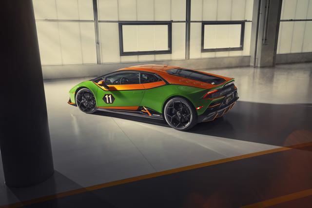 画像: 公開された「ウラカン EVO GTセレブレーション」は、デイトナ24時間とセブリング12時間で優勝したGRTグラッサー・レーシング・チームのマシンにちなんだカラーリングが施されていた。