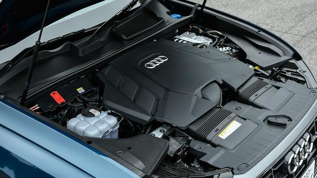 画像: 搭載の3L V6DOHCエンジン(3.0TFSI)。日本仕様のパワーソースは現在のところこの1機種のみだ。