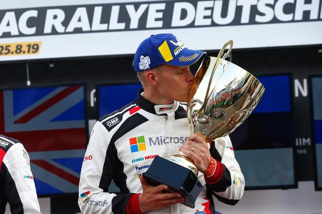画像: ラリー ドイチェランドを制したオィット・タナック(トヨタ ヤリス WRC) 。トヨタの1-2-3フィニッシュは1993年のサファリラリー以来、ヤリスWRCでは初めてとなる。トヨタはマニュファクチュララーズ選手権でもヒュンダイに8点差に肉薄。