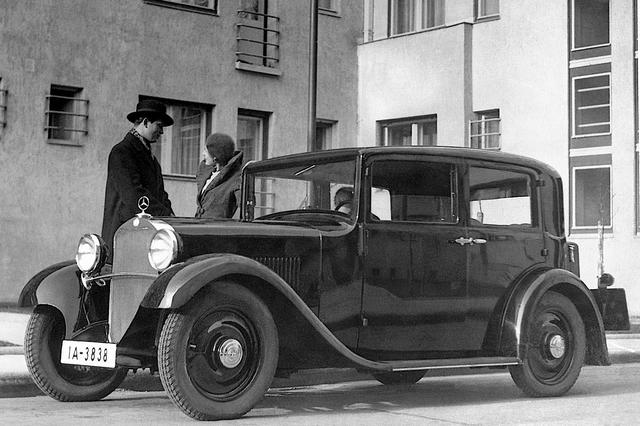 画像: 1931年に発売されたメルセデス・ベンツ 170。4気筒の1.7Lエンジンを搭載する。現在のCクラスの源流ともいわれ、当時珍しい4輪独立懸架を採用するなど、FRとはいえ先進的だった。