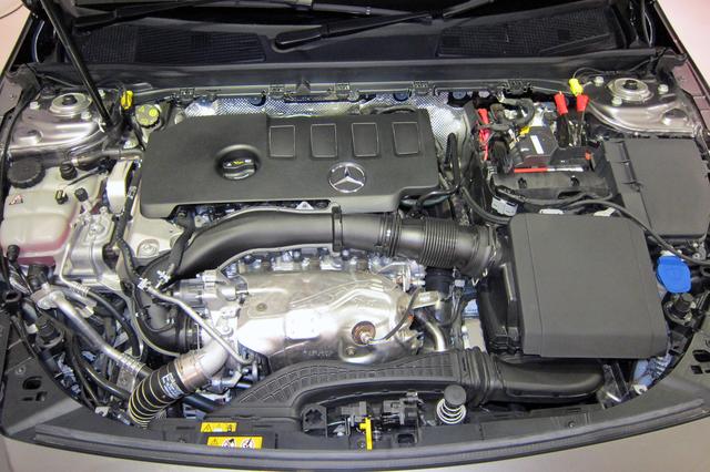 画像: 写真はCLA250に搭載される2Lガソリンターボエンジン。