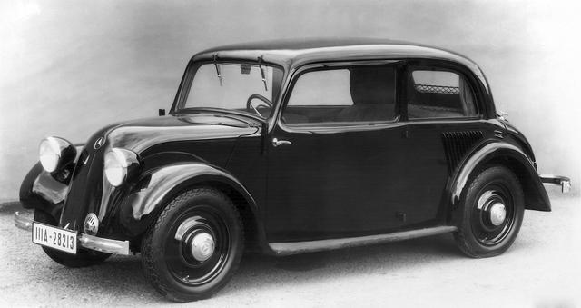 画像: メルセデス・ベンツ130。同社としては異例に小型のモデルで、1997年に鳴り物入りで登場したAクラスの先がけのような存在。価格は170より安かった。