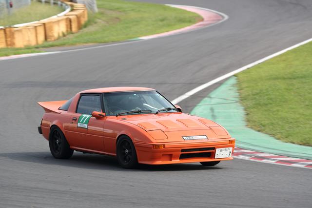 画像: 77号車 初代RX-7