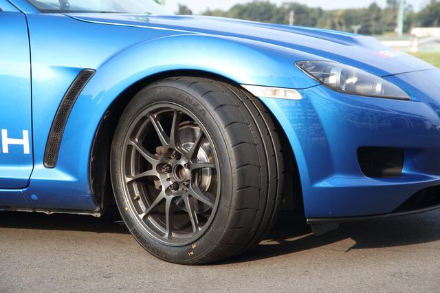 画像: サーキットでのラップタイム短縮を追求したリアルスポーツタイヤ「POTENZA RE-12D」を装着。