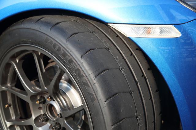 画像: サイズは255/40R18。