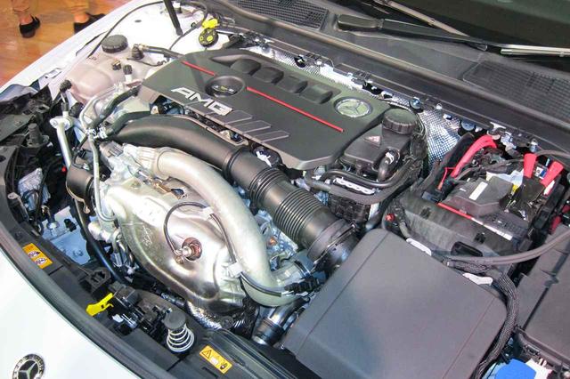 画像: メルセデスAMG A35 4マティックに搭載されるM260型エンジンは、306ps/400Nmを発生する2L直4ターボ。