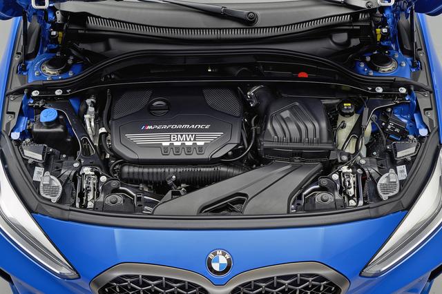 画像: M135i xドライブは、306psと450Nmを発生する2Lの直4ターボを搭載。