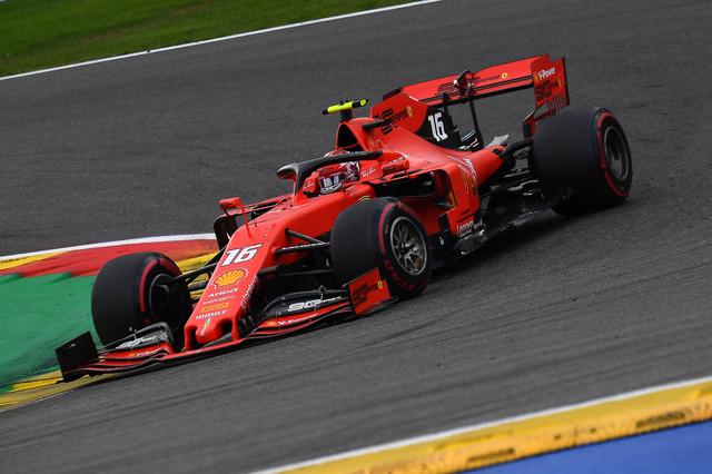画像: ポールポジションから安定した走りを見せたフェラーリのシャルル・ルクレール。最後はルイス・ハミルトン(メルセデスAMG)のプレッシャーを受けたがそのまま逃げ切った。
