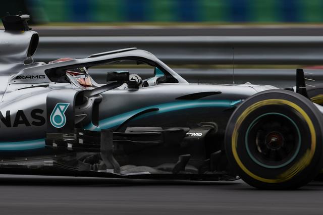 画像: レース終盤になって、ルクレールを急追したハミルトン。もう1周あったら逆転もあったかもしれない。